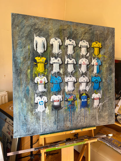 These canvases from Terry Kneeshaw are perfect for Spurs fans! Featuring the team's iconic crest and players, these artworks are available in various sizes including 20x20, 30x30, and 40x40, with options for framed or unframed black floating frames. The Tottenham Hotspur 2022 canvases are perfect for the new season and will bring joy to any Spurs supporter. Get your hands on one today!